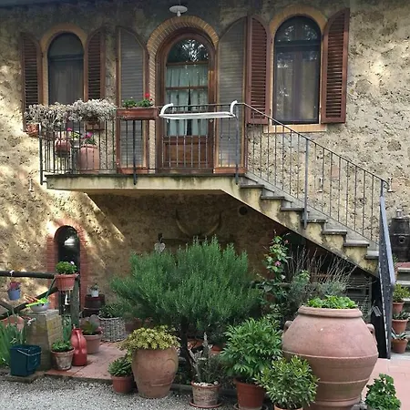 Antico Podere Il Bugnolo 컨트리하우스 *